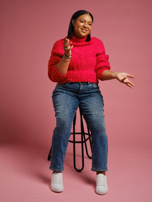 Shantelle_104_On Stool (1)